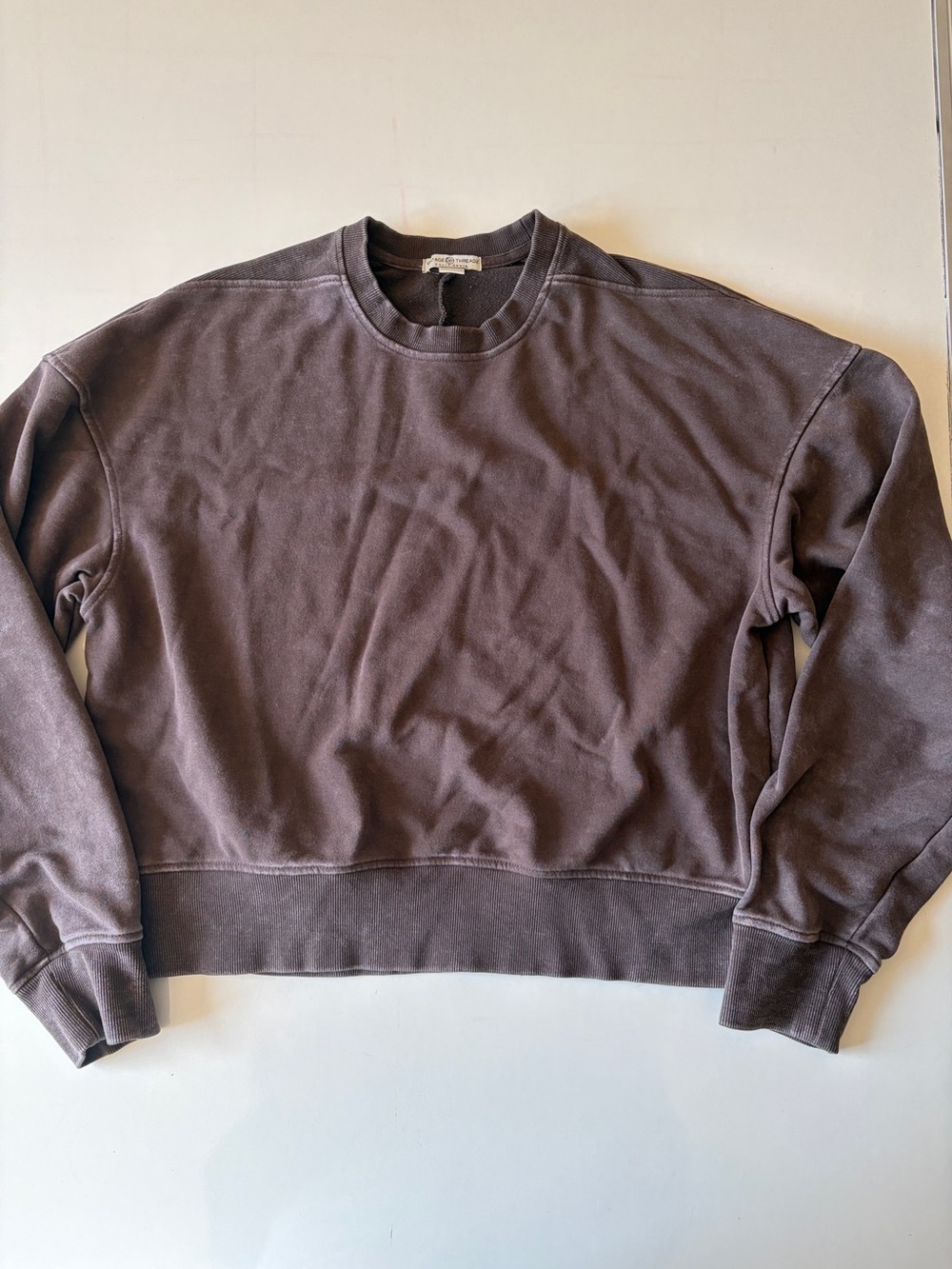 Vintage Threadz California Women’s Size XL Cropped Crewneck Sweater Dark brown